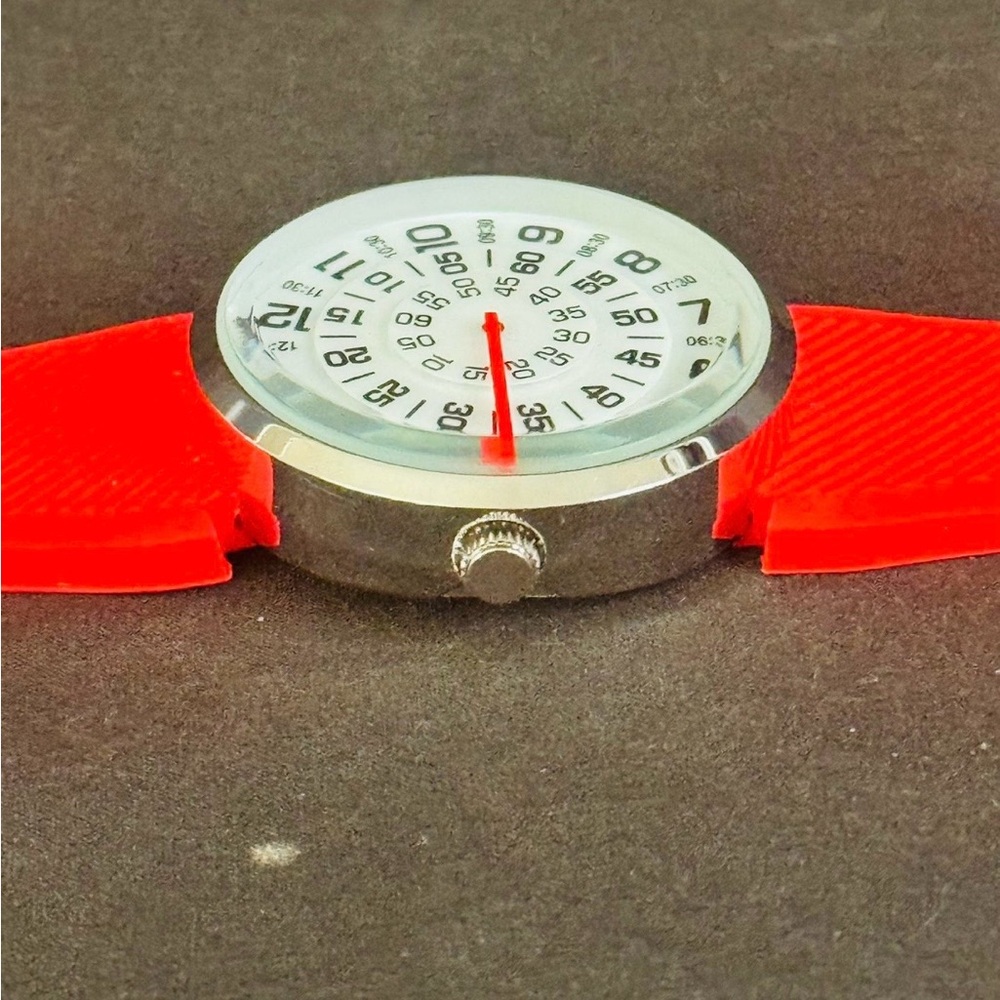 Red Silicone Strap Analog Watch with White Dial - Picture 5 of 6